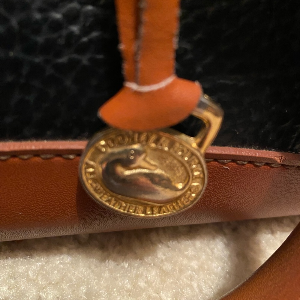 D&B Elegant Black and Tan Leather Handbag - Picture 5 of 15